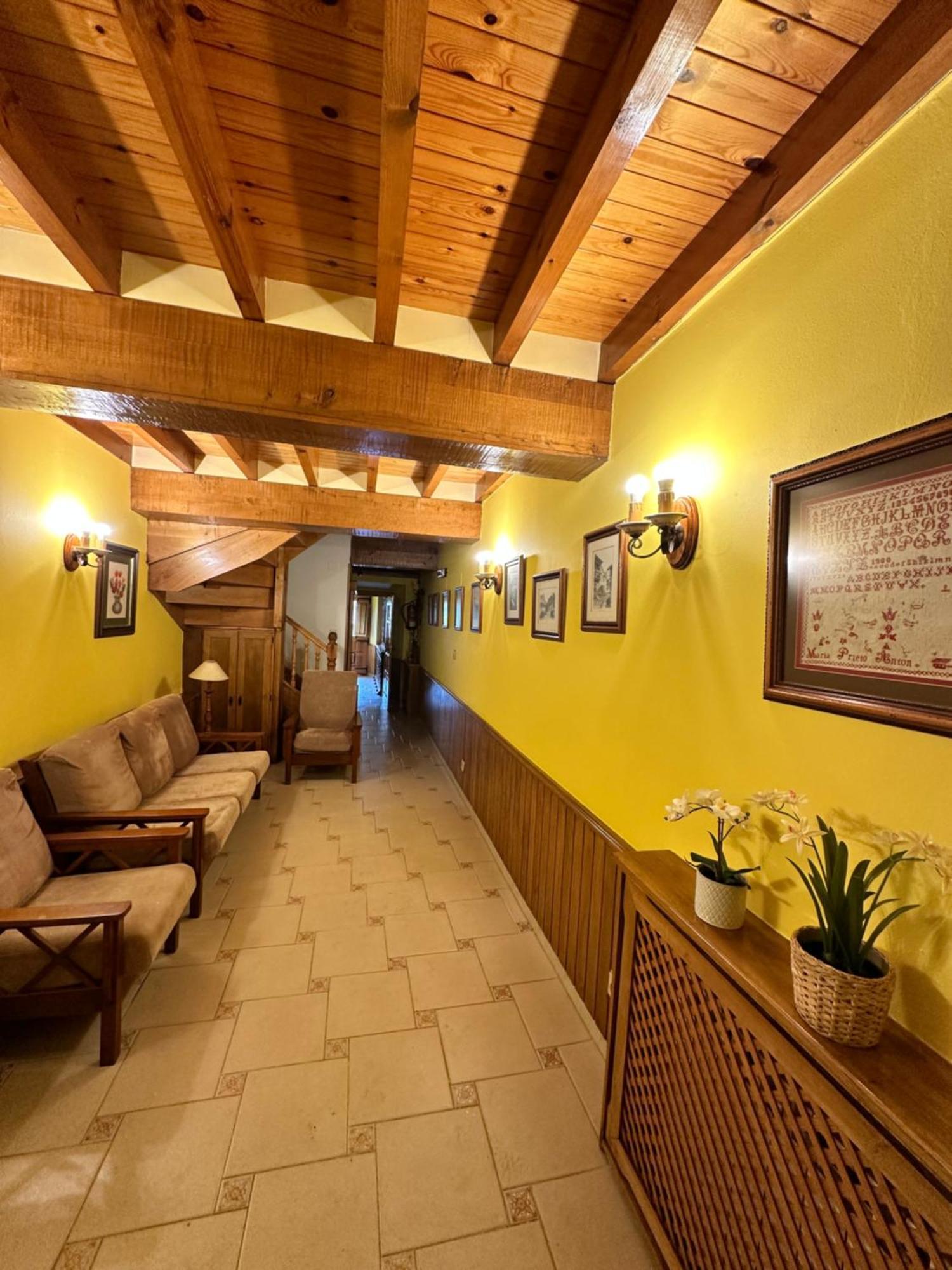 Casa Rural El Torrejon Arenas De Cabrales Exterior foto