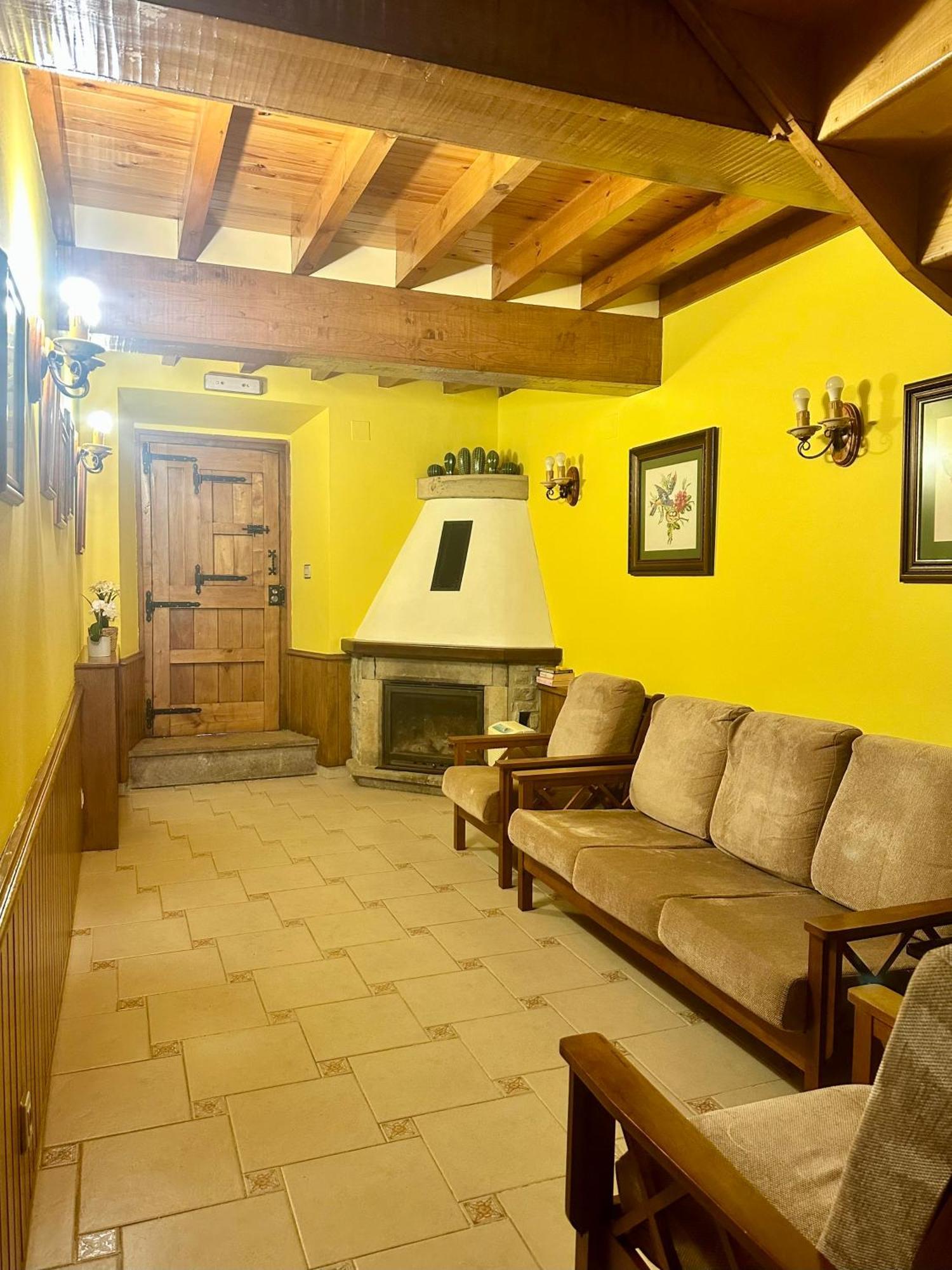Casa Rural El Torrejon Arenas De Cabrales Exterior foto